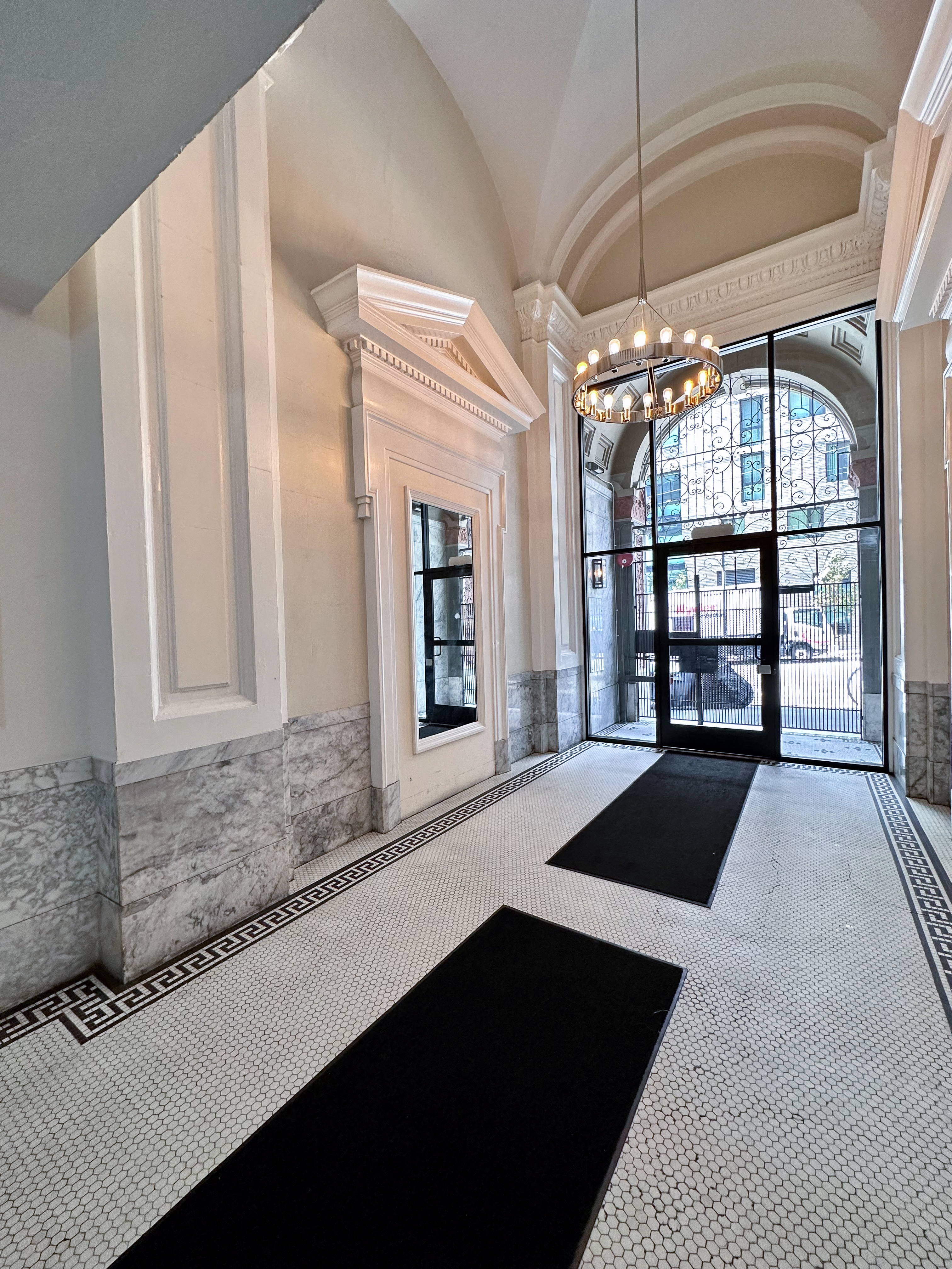 1BR/1BA Apartment on Larkin St · San Francisco photo 5